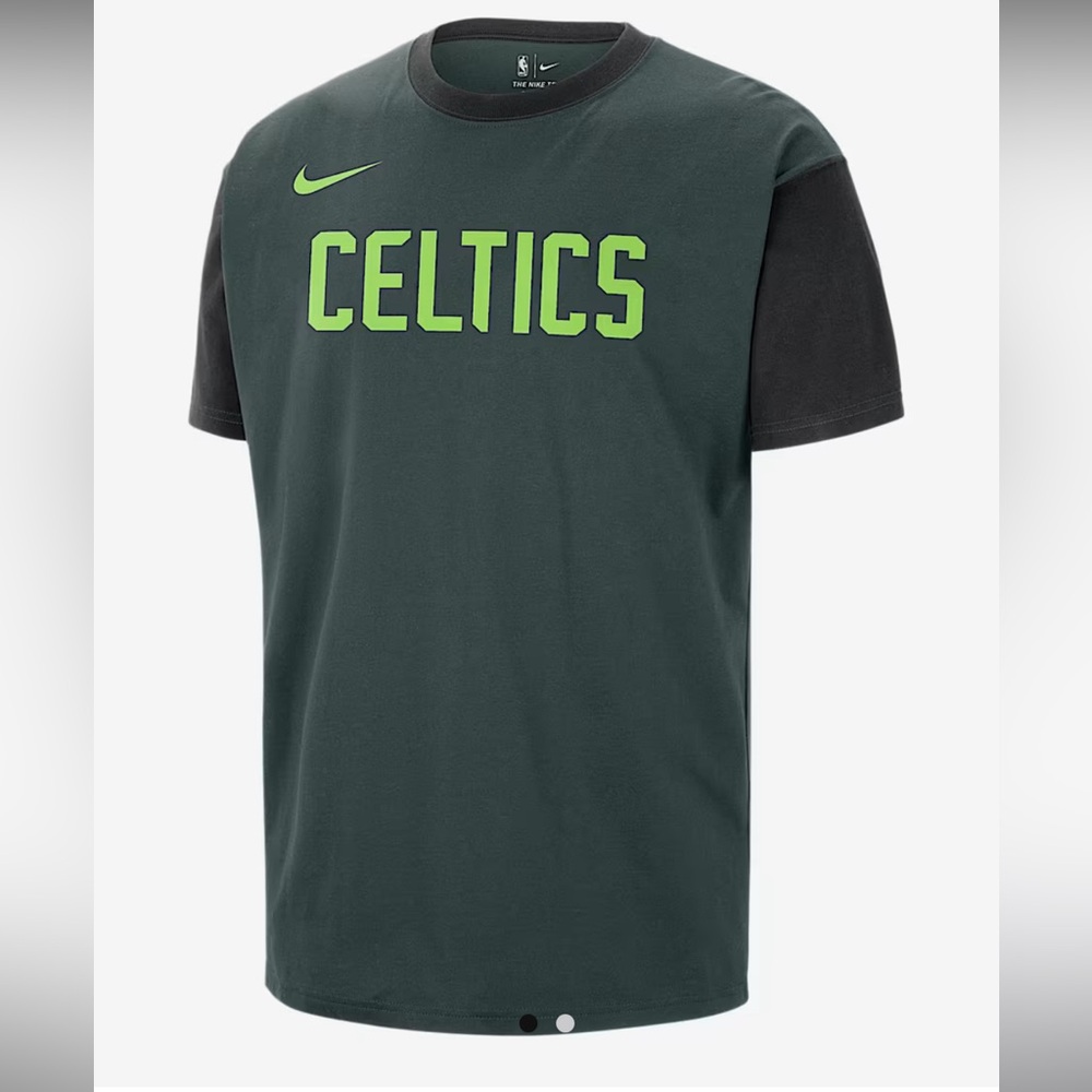 Boston Celtics Courtside City Edition
Men's Nike NBA T-Shirt